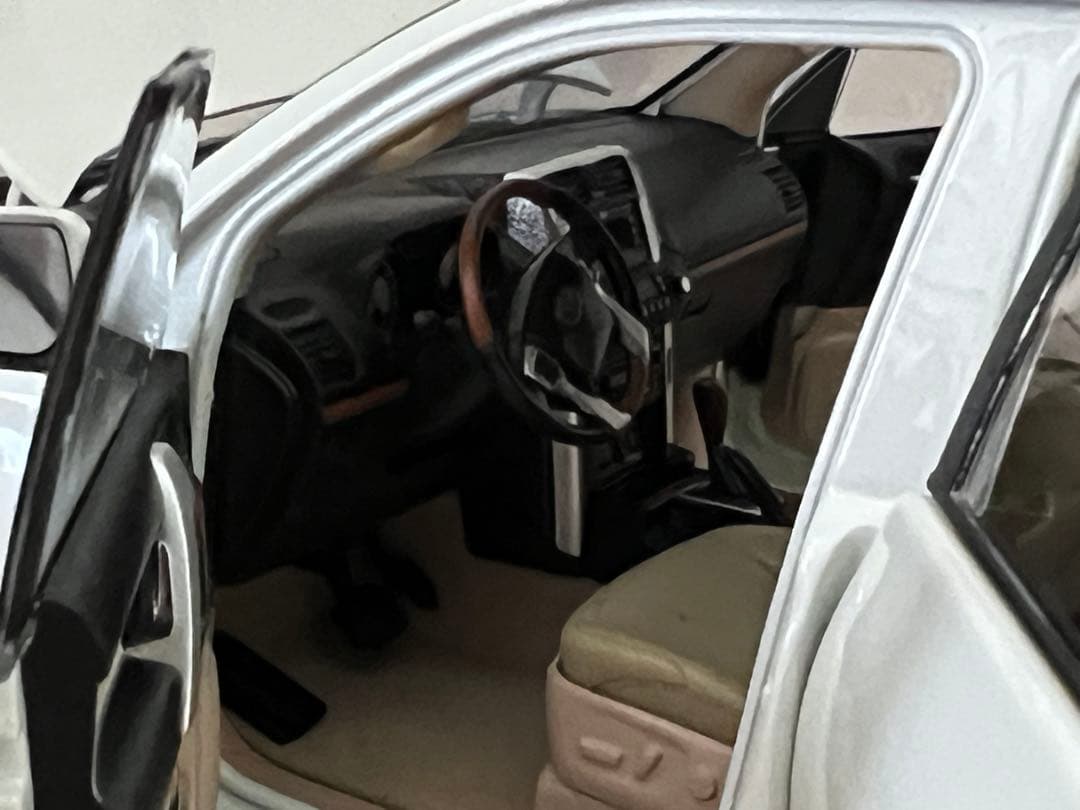 LAND CRUISER PRADOランドクルーザー プラド 1/18