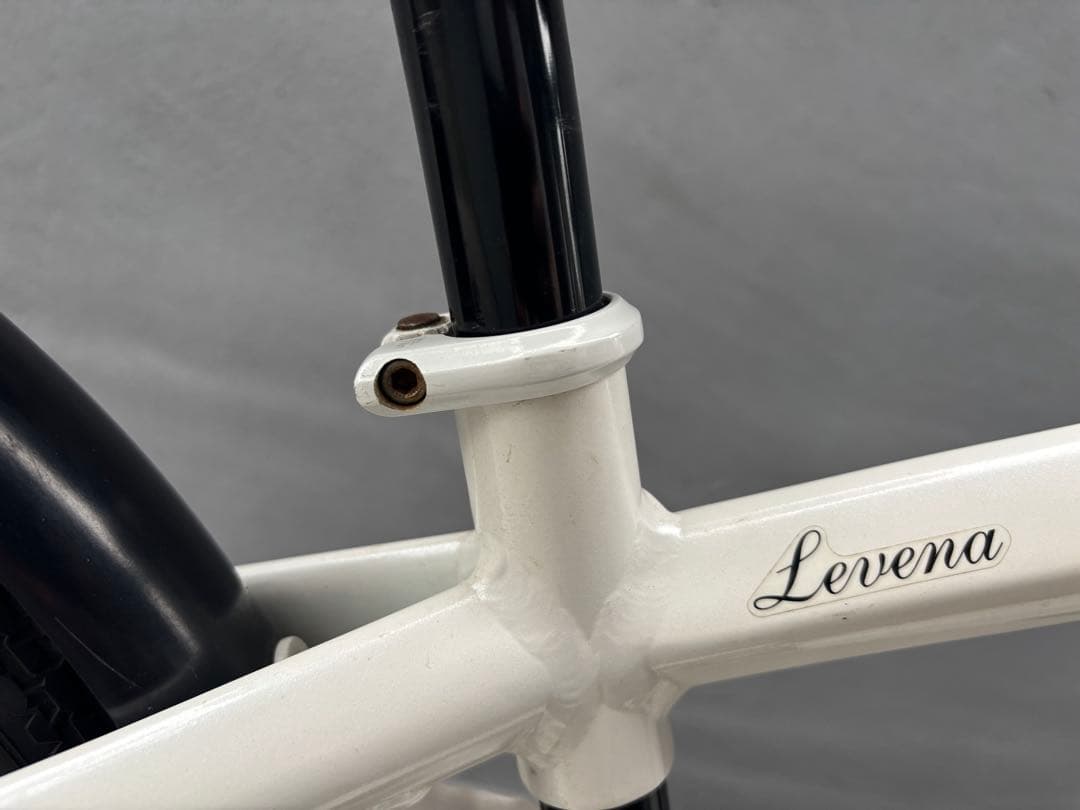 【世田谷区直接引渡希望】ブリヂストン　レベナ　ホワイト　18インチ