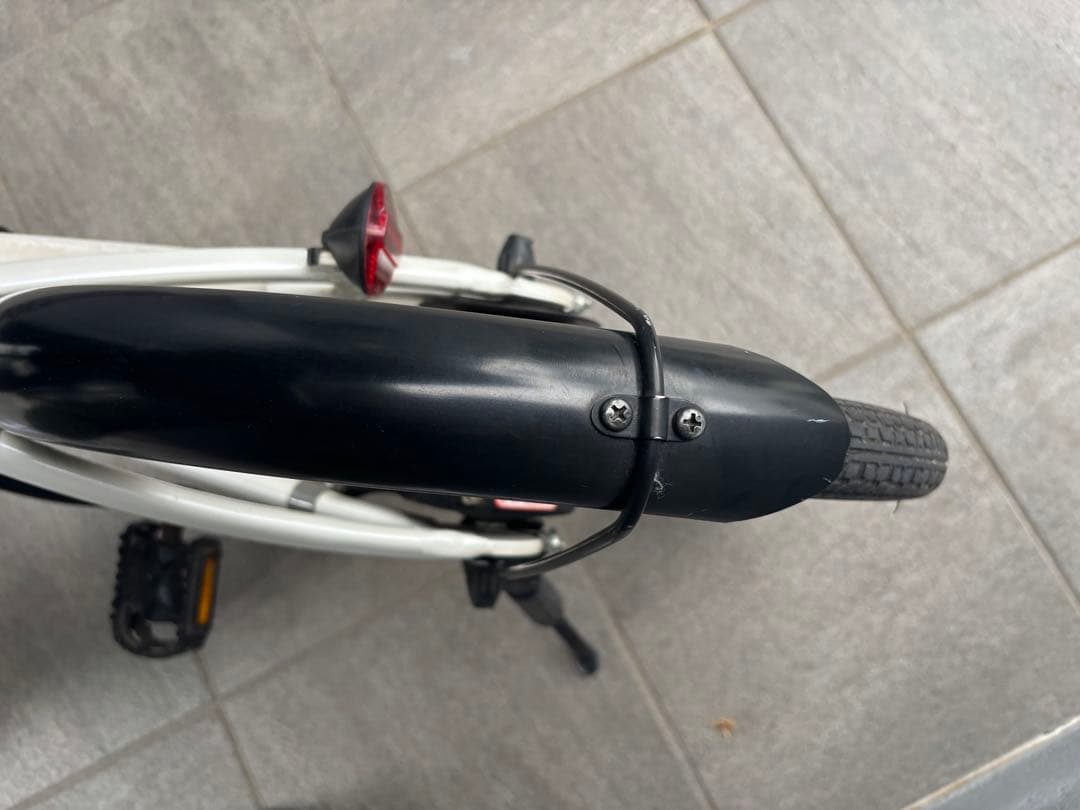 【世田谷区直接引渡希望】ブリヂストン　レベナ　ホワイト　18インチ