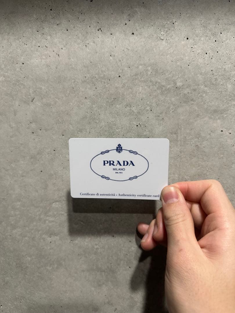 PRADA ブラック 三つ折り財布（ギャランティ付き）