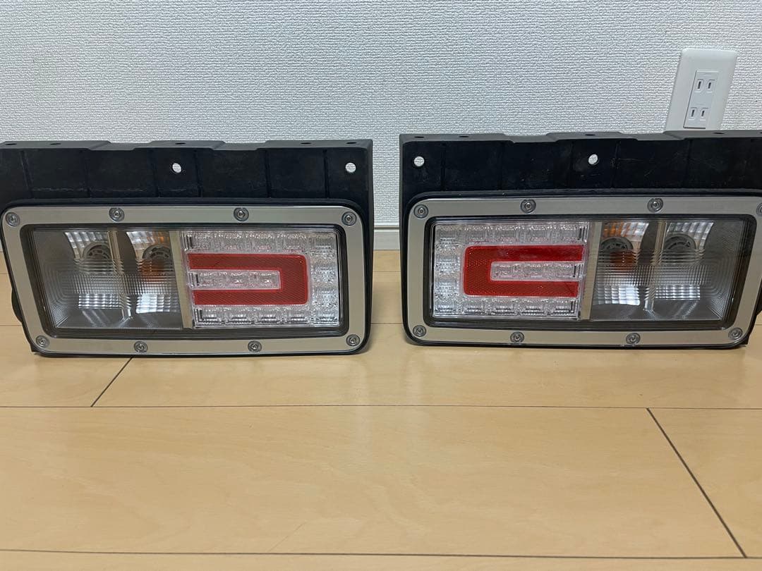 LEDテールライト 左右セット 日野