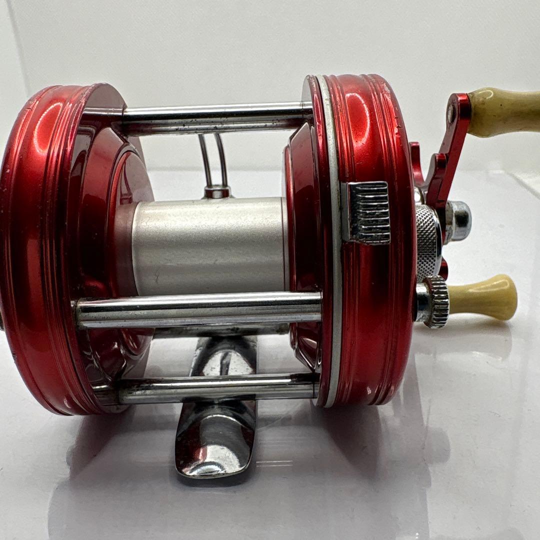 ABU Ambassadeur 5000 レッドベイトリール