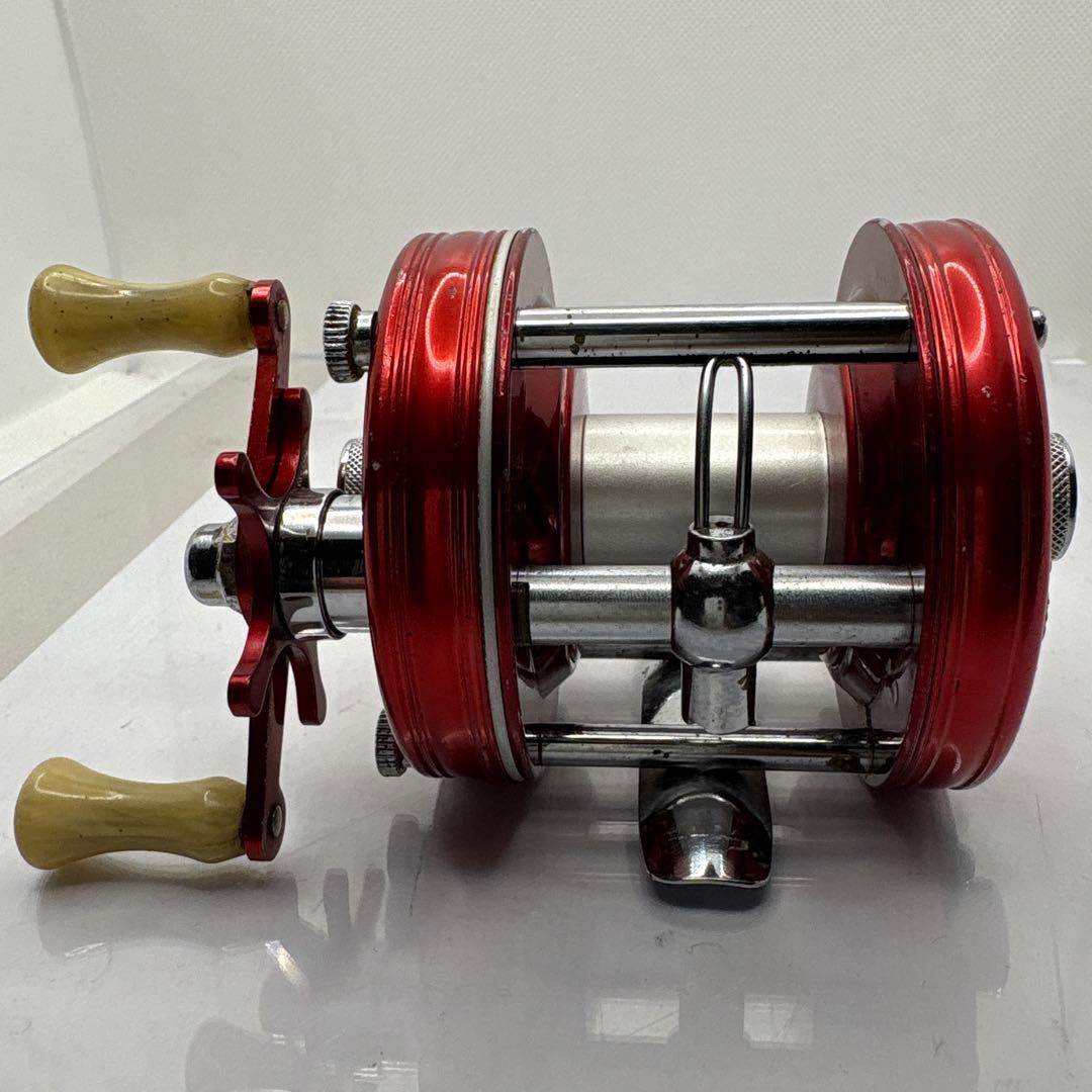 ABU Ambassadeur 5000 レッドベイトリール