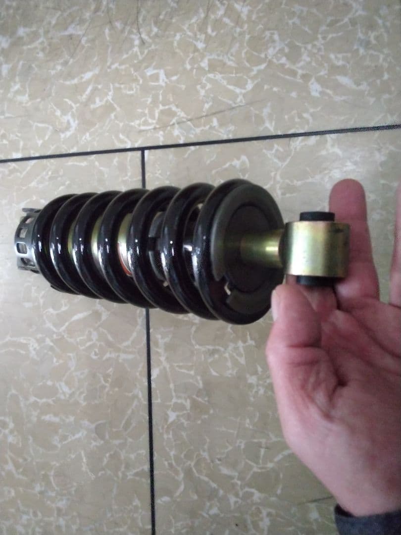 ヤマハ　ドラッグスター４００　４ＴＲ　純正リアサスペンション