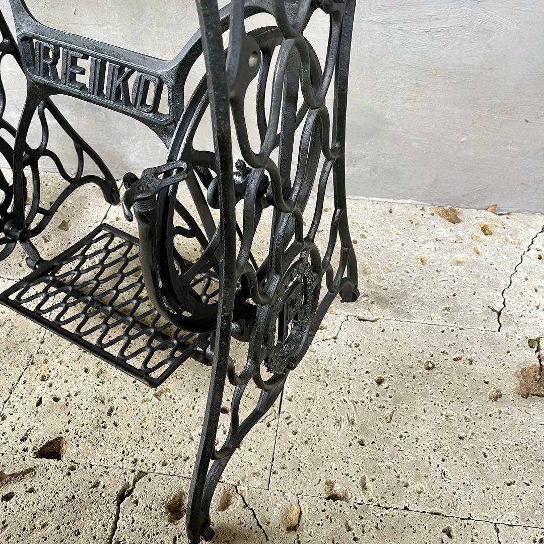 アンティークミシン脚テーブル　【REIKO 】足踏みミシン　網目　レトロ雑貨