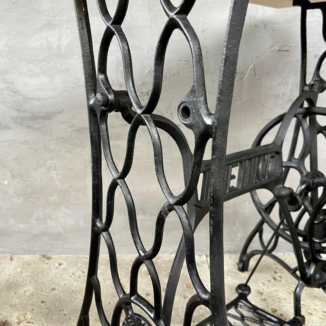 アンティークミシン脚テーブル　【REIKO 】足踏みミシン　網目　レトロ雑貨