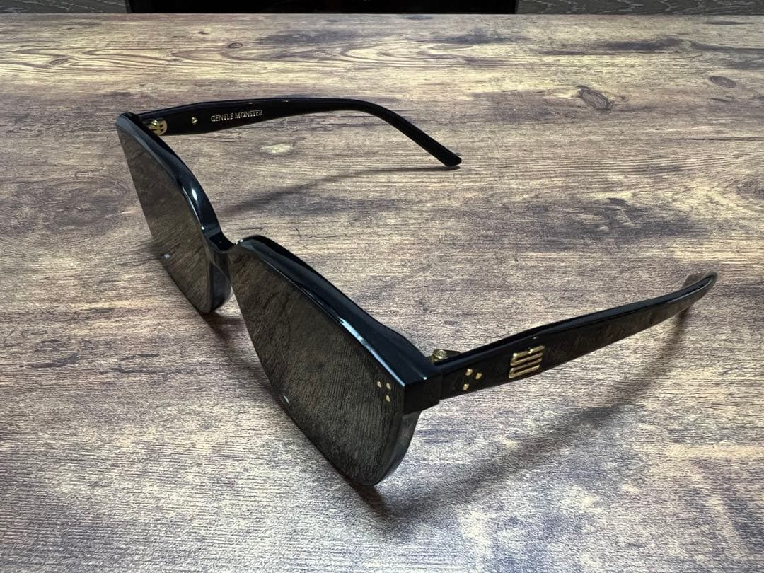 GENTLE MONSTER LOLOE ブラック サングラス　ケース付き
