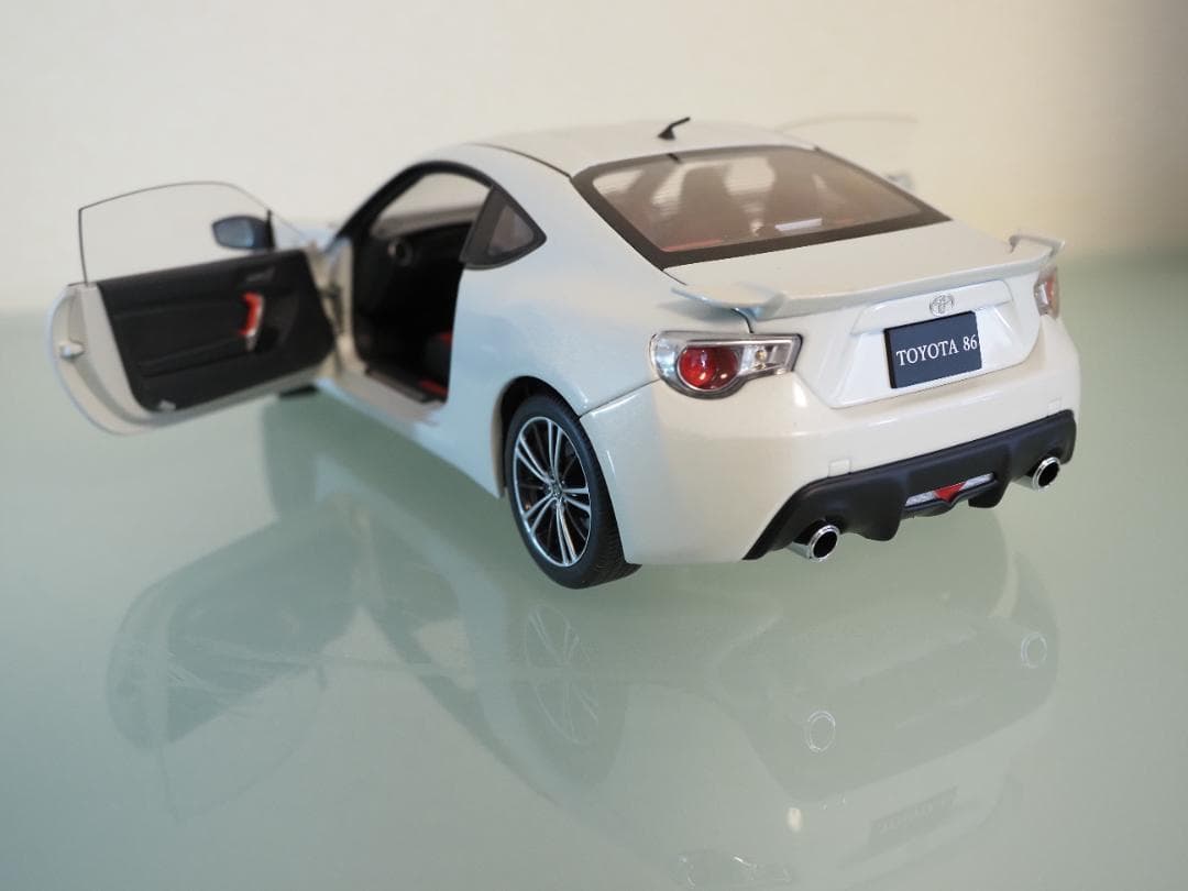 AUTOart 1/18 トヨタ 86 GTリミテッド（ホワイトパール）