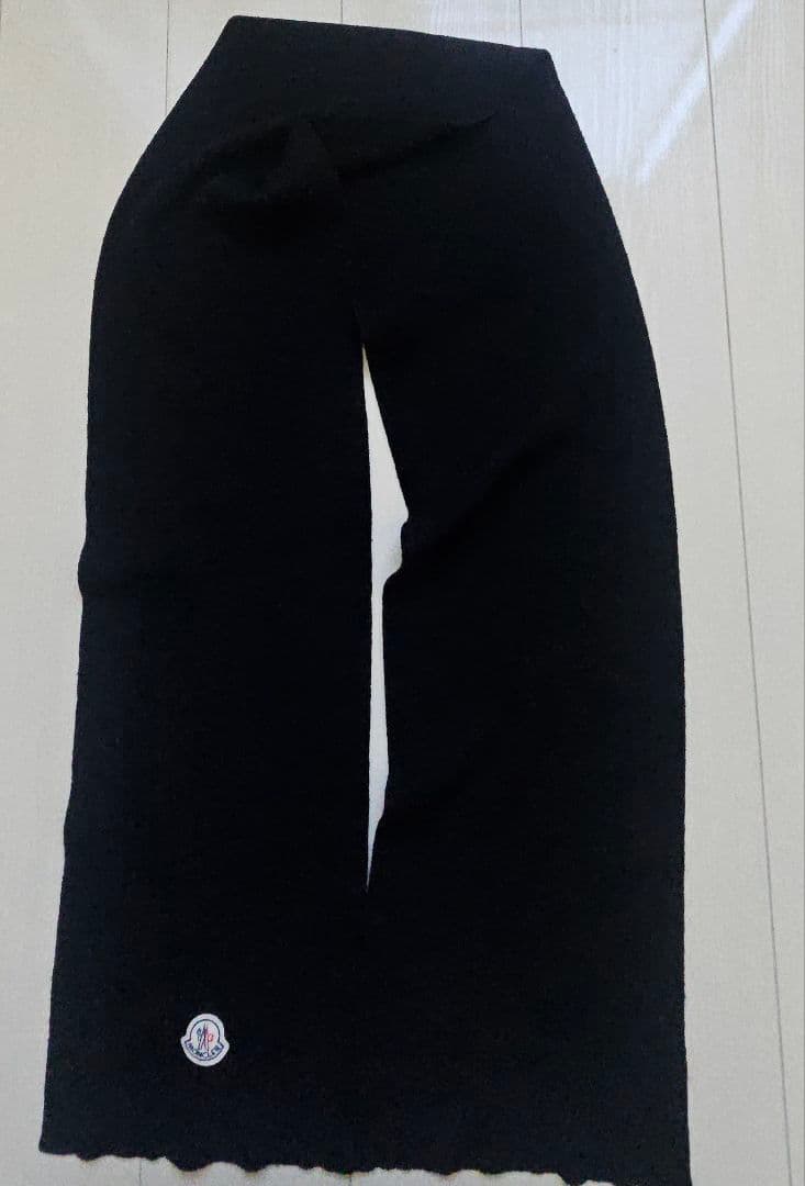 【最終値下げ】MONCLER ブラック マフラーレディースメンズ