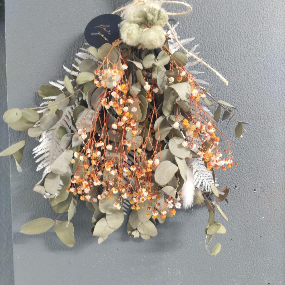 ヒライラ様　ご依頼分　ミモザとスプレーバラのスワッグ