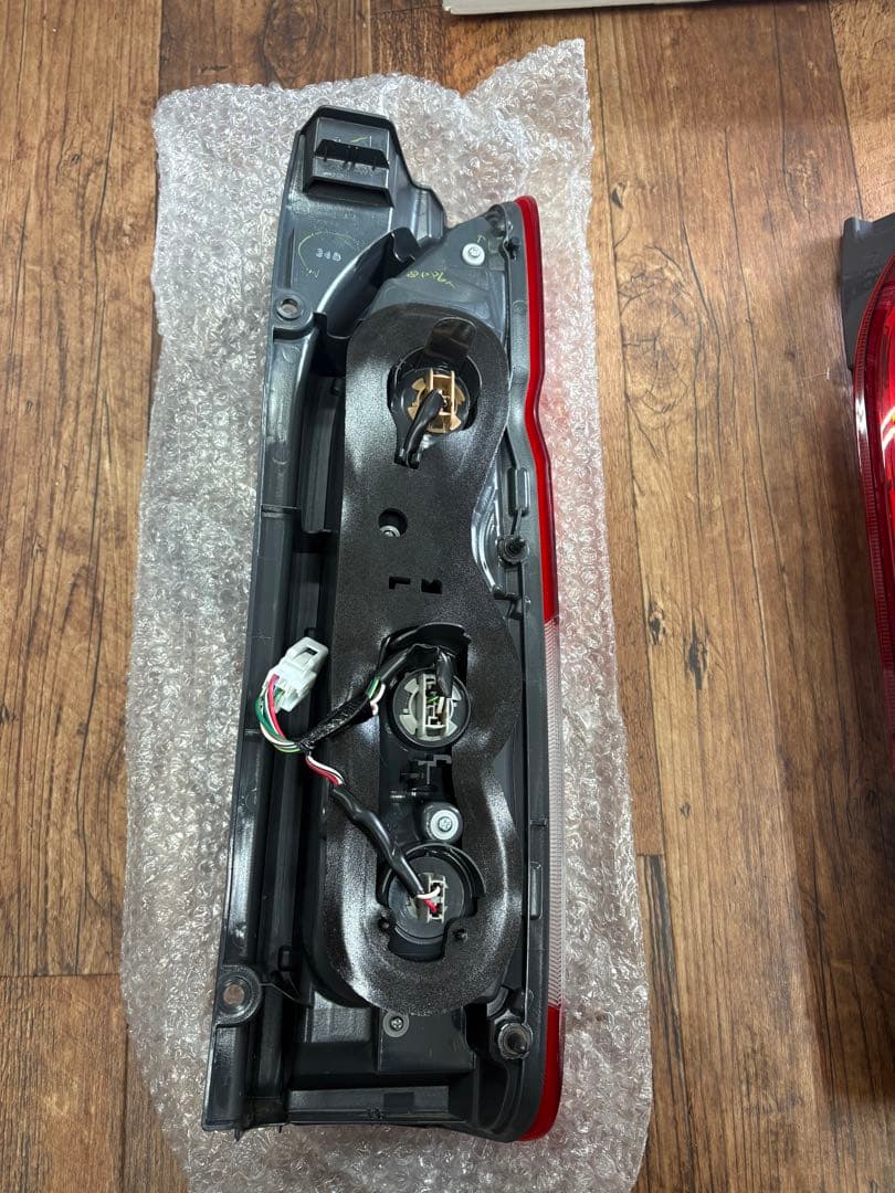 ハイエース 6型 純正テールランプ 左右セット 新車外し スーパーGL