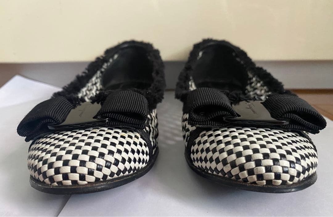 Ferragamo フェラガモVARINA バレエシューズ　黒×白　6.5 D