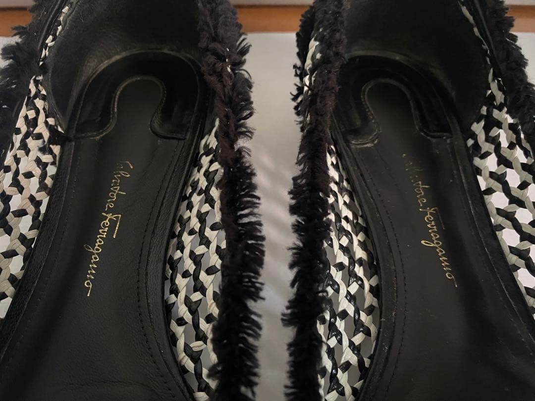 Ferragamo フェラガモVARINA バレエシューズ　黒×白　6.5 D