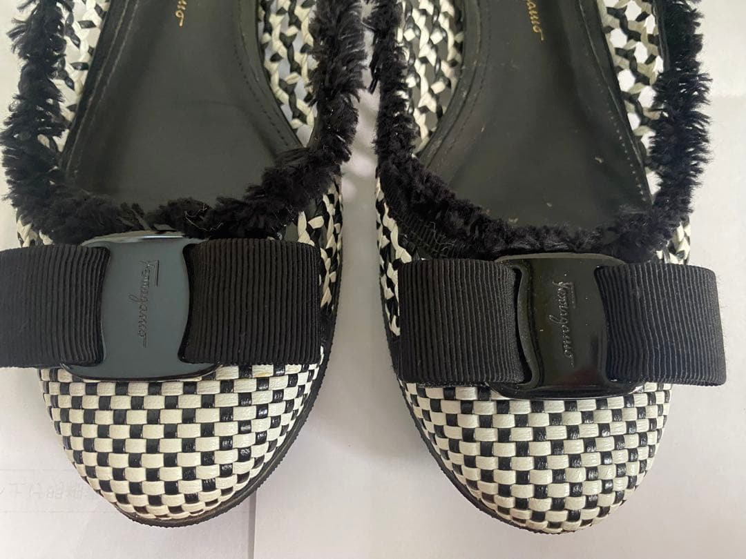 Ferragamo フェラガモVARINA バレエシューズ　黒×白　6.5 D