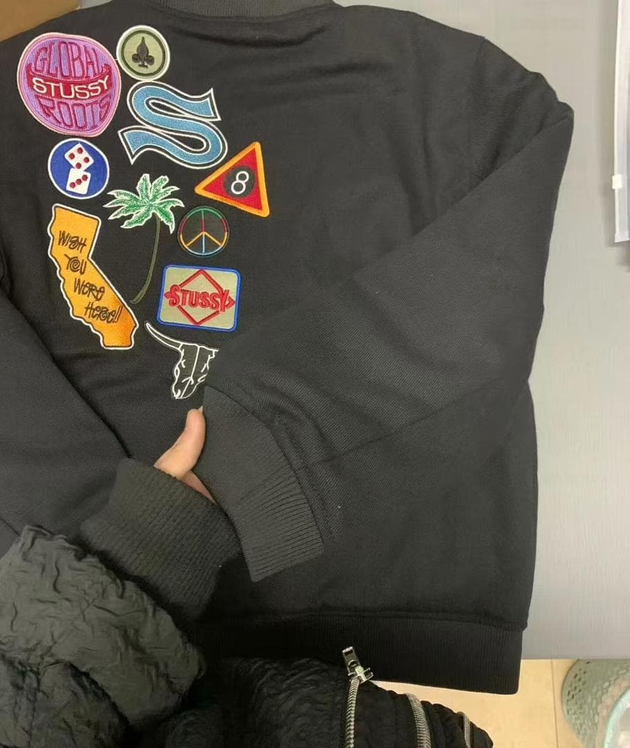 Stussy パッチ付き黒スタジャン