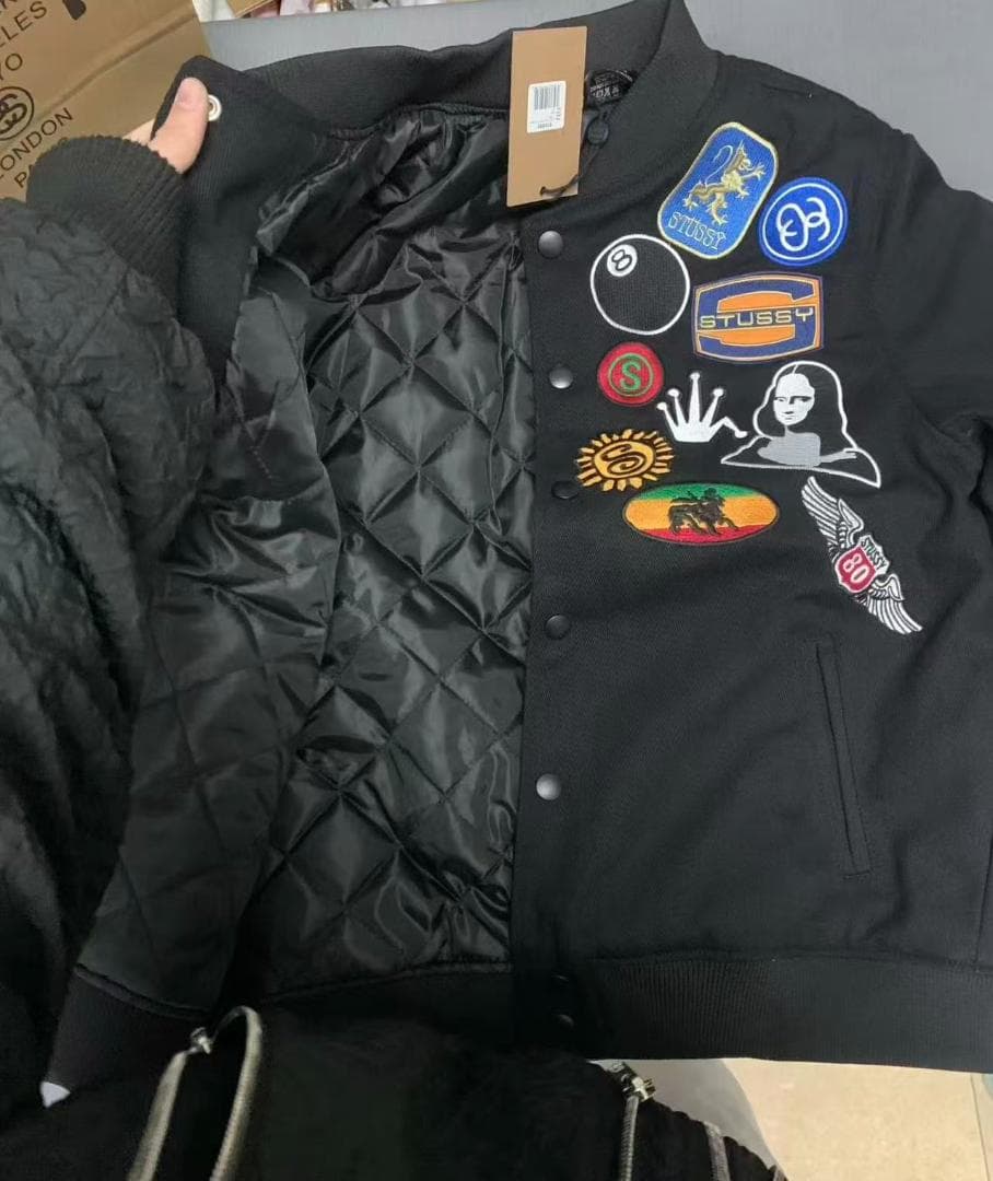 Stussy パッチ付き黒スタジャン