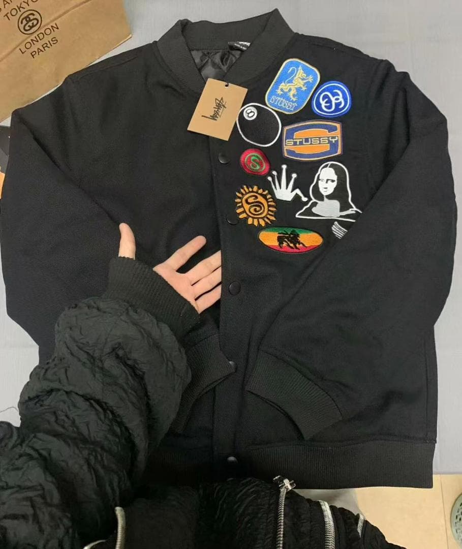 Stussy パッチ付き黒スタジャン
