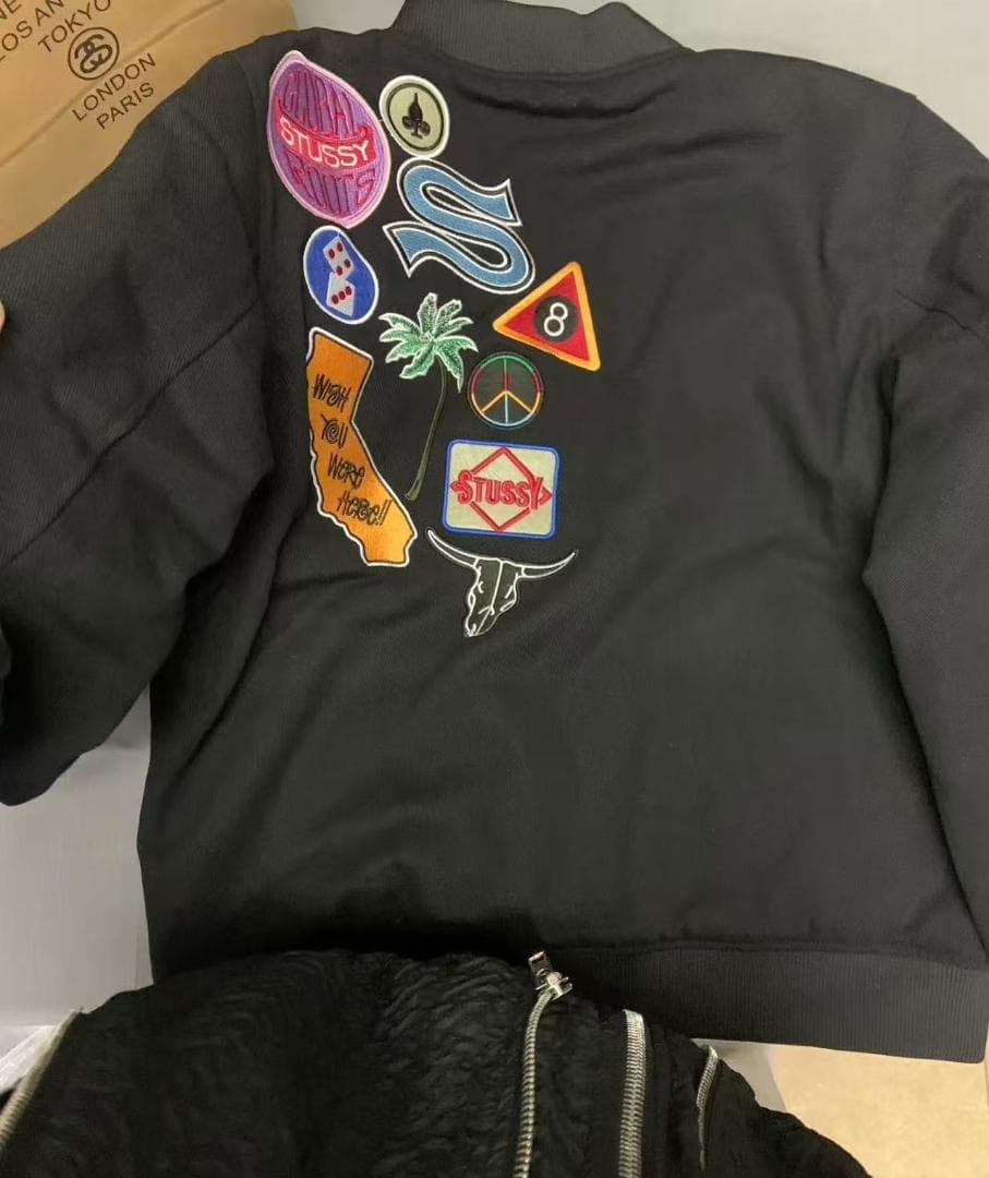 Stussy パッチ付き黒スタジャン