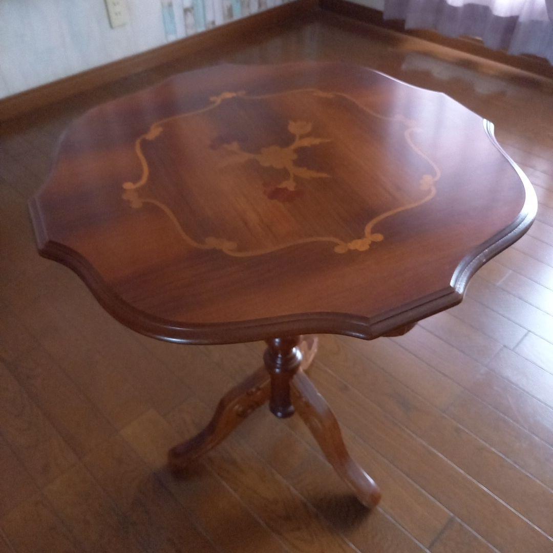 ダークブラウン八角形木製テーブル　花のインレイ￥8500送料込み