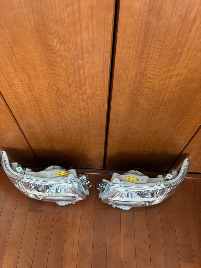 ハイエース　純正　HID ヘッドライト　3型