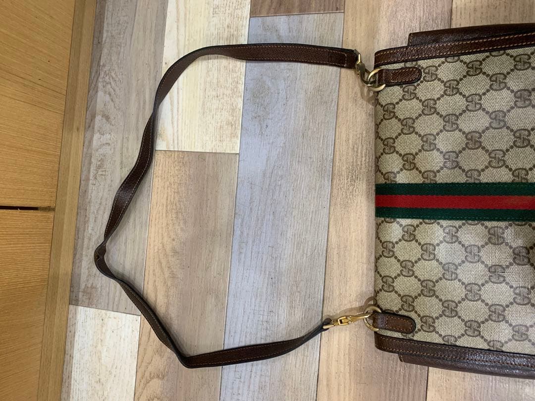 GUCCI GGキャンバス フラップクラッチバッグ