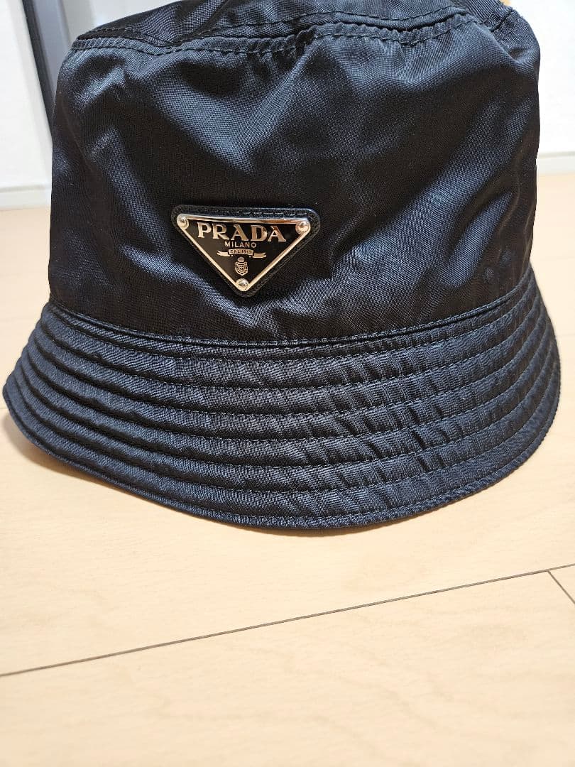 週末SALE　美品　人気PRADA バケットハット 人気の黒