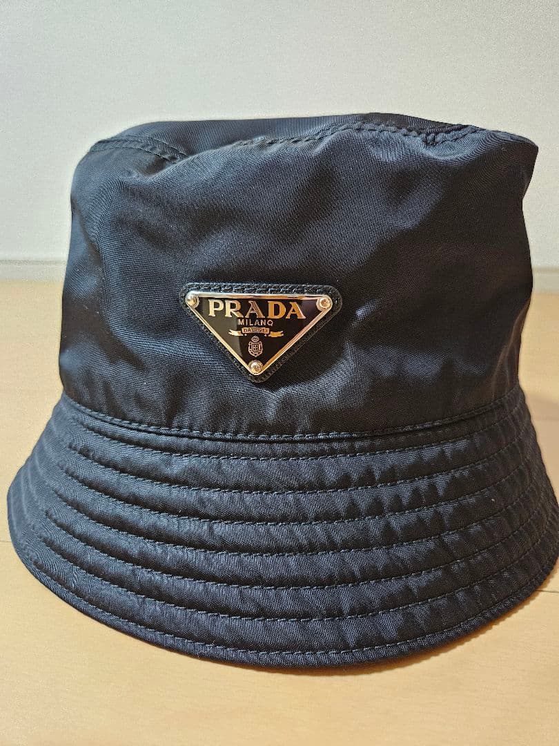 週末SALE　美品　人気PRADA バケットハット 人気の黒