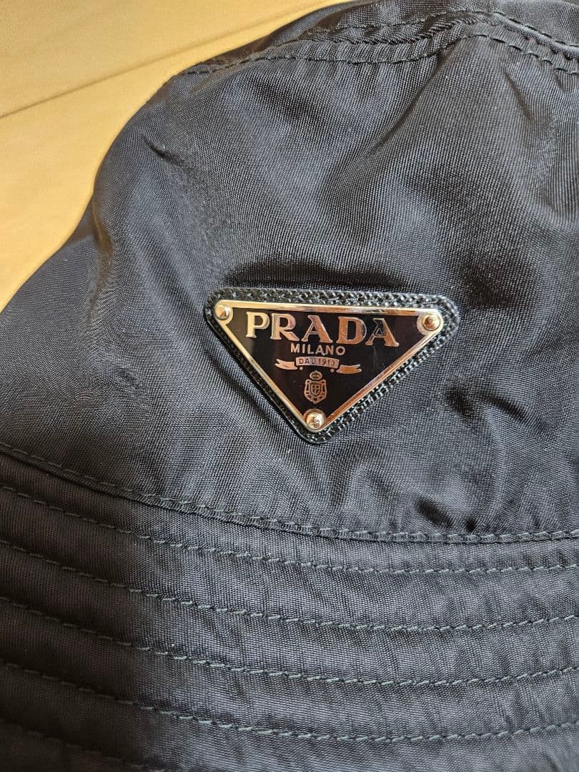 週末SALE　美品　人気PRADA バケットハット 人気の黒
