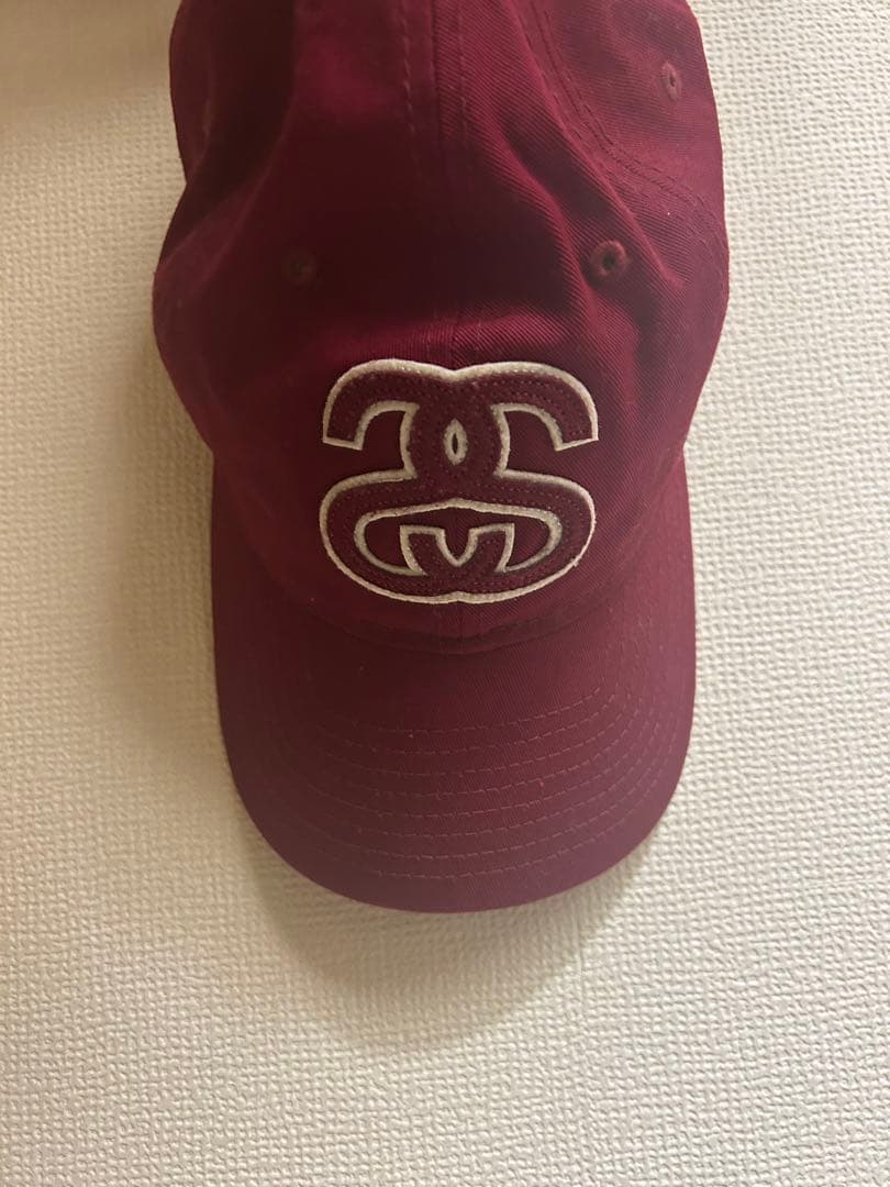 ニューエラ　ステューシーコラボ　キャップ　バーガンディ　ボルドー