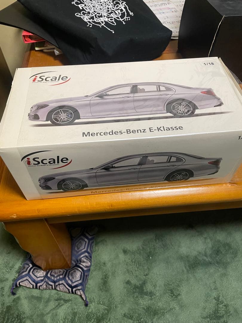I-scal製1/18ミニカー　ベンツeクラス シルバー