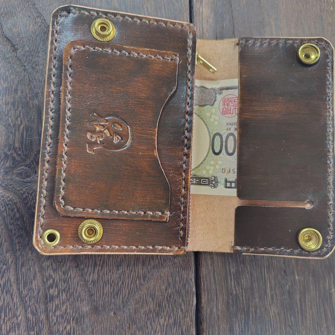 ミドルサイズ トラッカーウォレット 茶色 バラのカービング