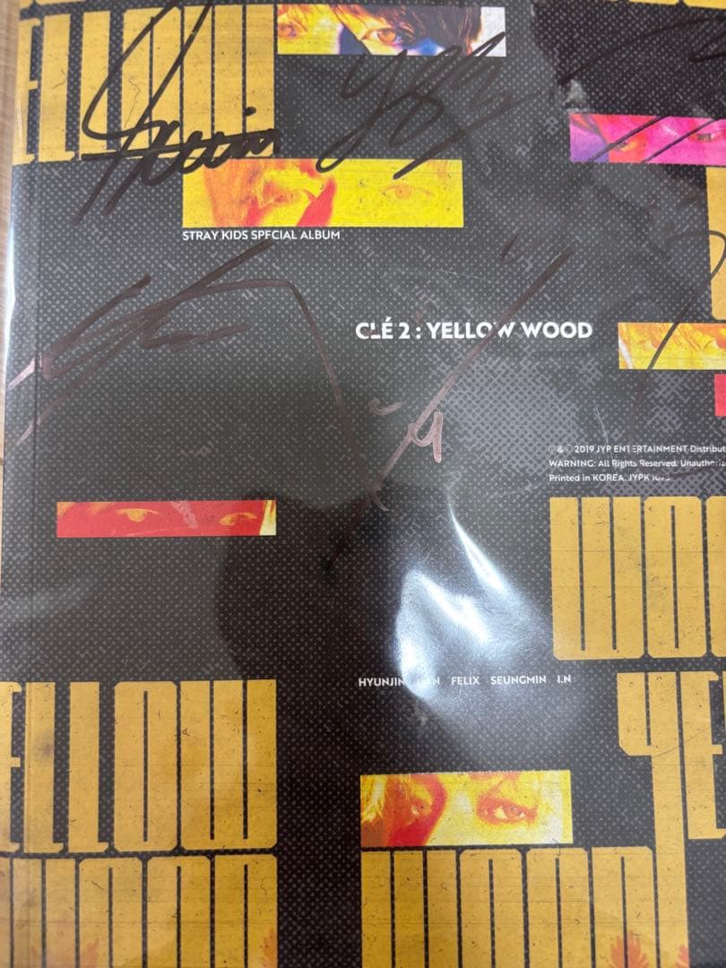 Stray kids 全員直筆サイン入りアルバム スキズ yellow wood