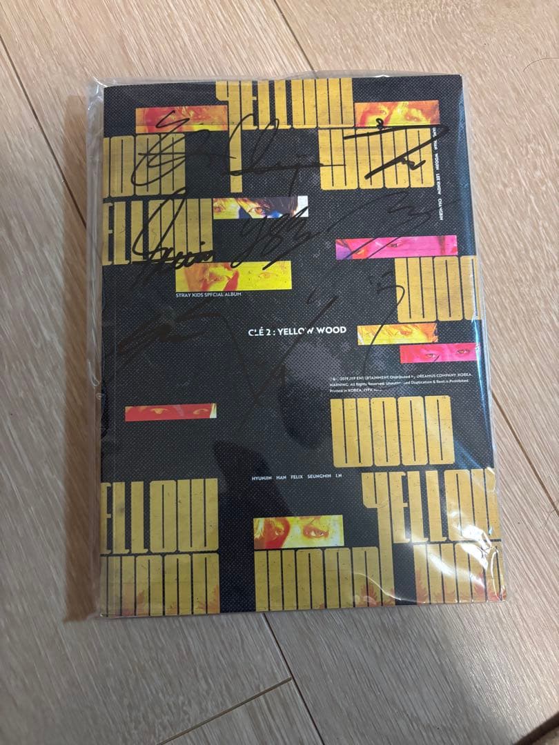 Stray kids 全員直筆サイン入りアルバム スキズ yellow wood