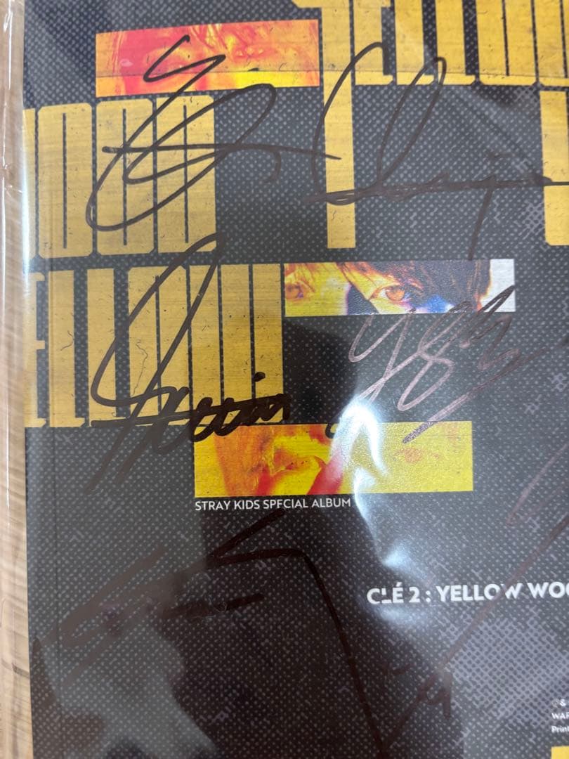 Stray kids 全員直筆サイン入りアルバム スキズ yellow wood
