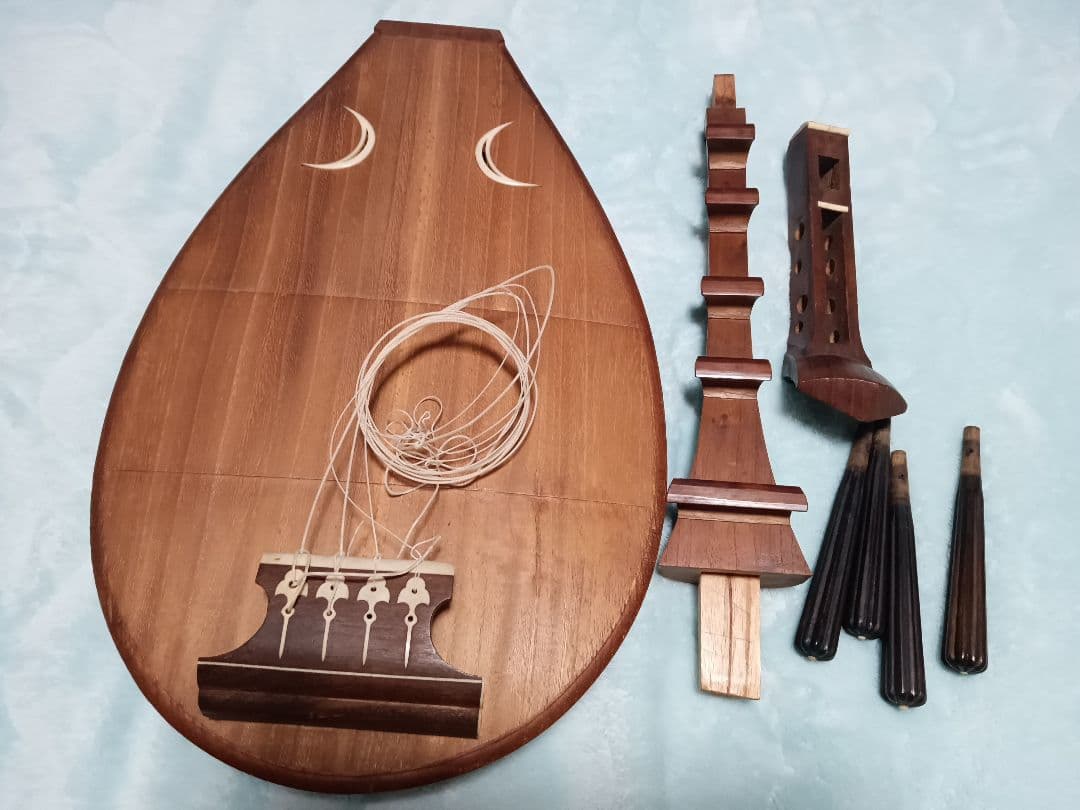 価格ご相談ください。薩摩琵琶　筑前琵琶　和楽器です。弦は新品　分解可能