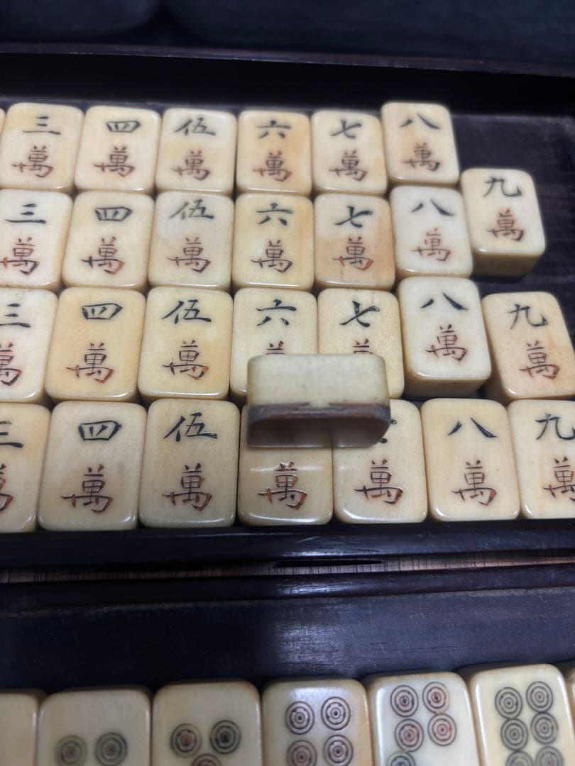 本場中国製80年前の上質な鹿の骨材と竹材の麻雀セット唐木箱付き全牌完備　送料無料