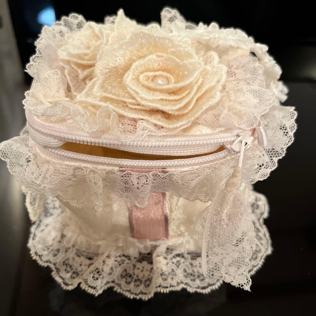 サエラ　ヒスクローネ　スクエア型ポーチ