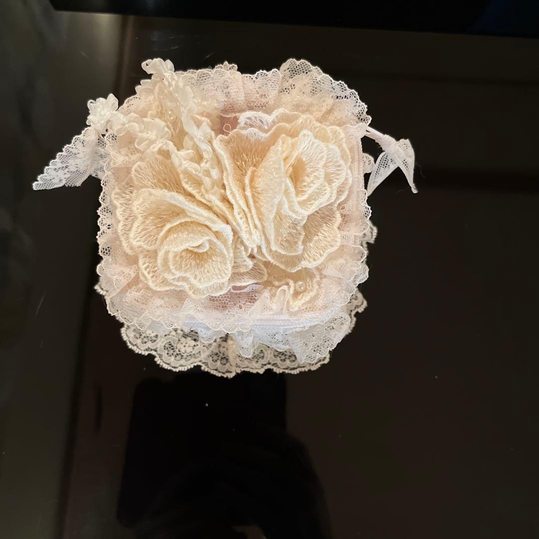 サエラ　ヒスクローネ　スクエア型ポーチ