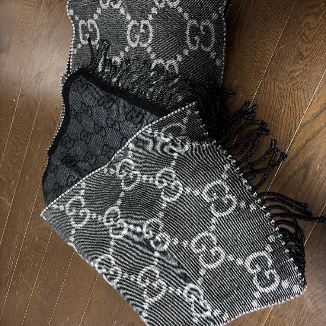 GUCCI GGロゴマフラー ブラック/グレー