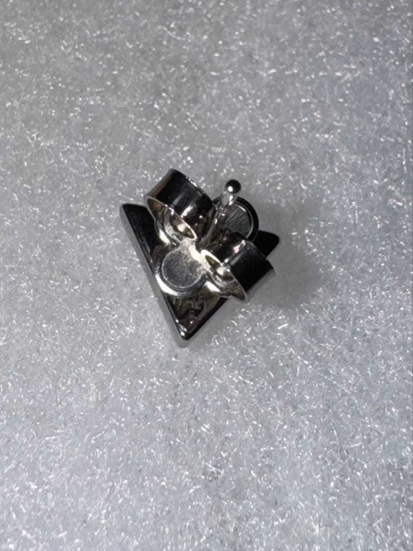 【LOUIS VUITTON】エセンシャルV（片耳）シルバー 箱&巾着付き