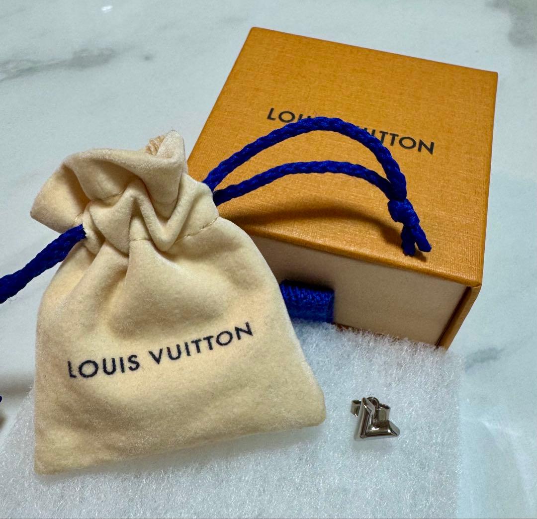 【LOUIS VUITTON】エセンシャルV（片耳）シルバー 箱&巾着付き
