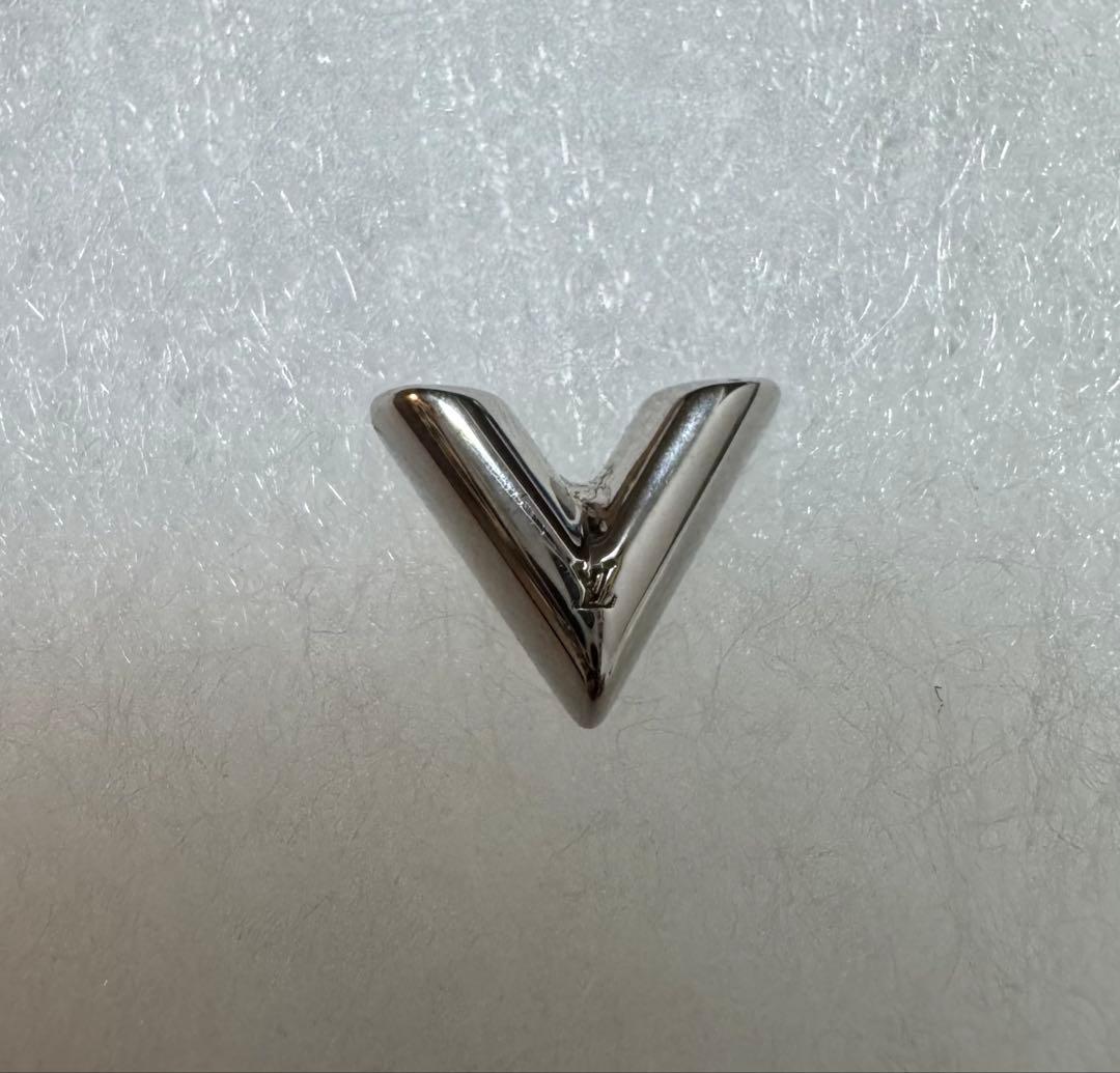 【LOUIS VUITTON】エセンシャルV（片耳）シルバー 箱&巾着付き