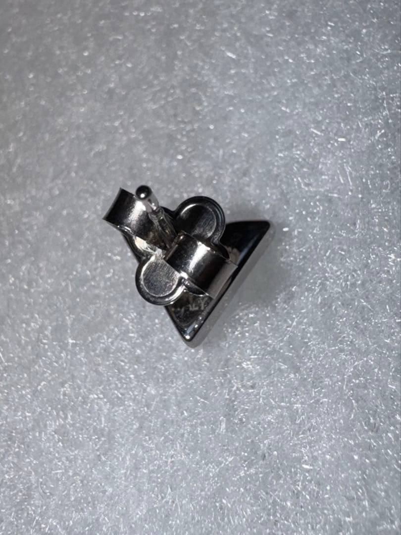 【LOUIS VUITTON】エセンシャルV（片耳）シルバー 箱&巾着付き