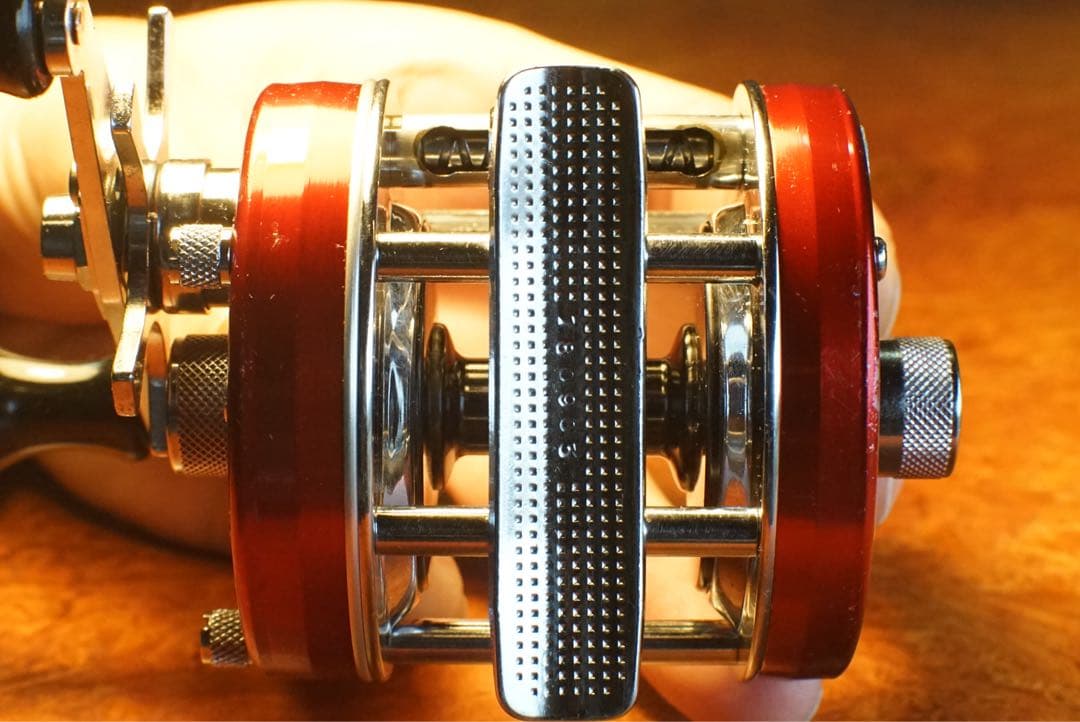 ABU アンバサダー 5500 メンテ済 フレーム修正済 チェリーレッド