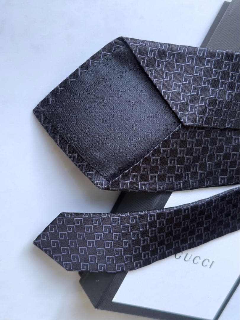 極美品　GUCCI ネクタイ　総柄　ブラック