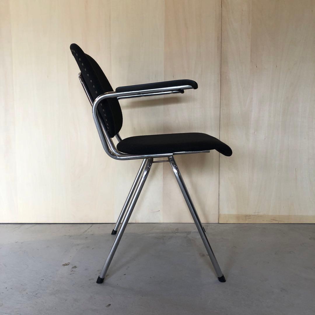 ベルギーのヴィンテージアームチェア