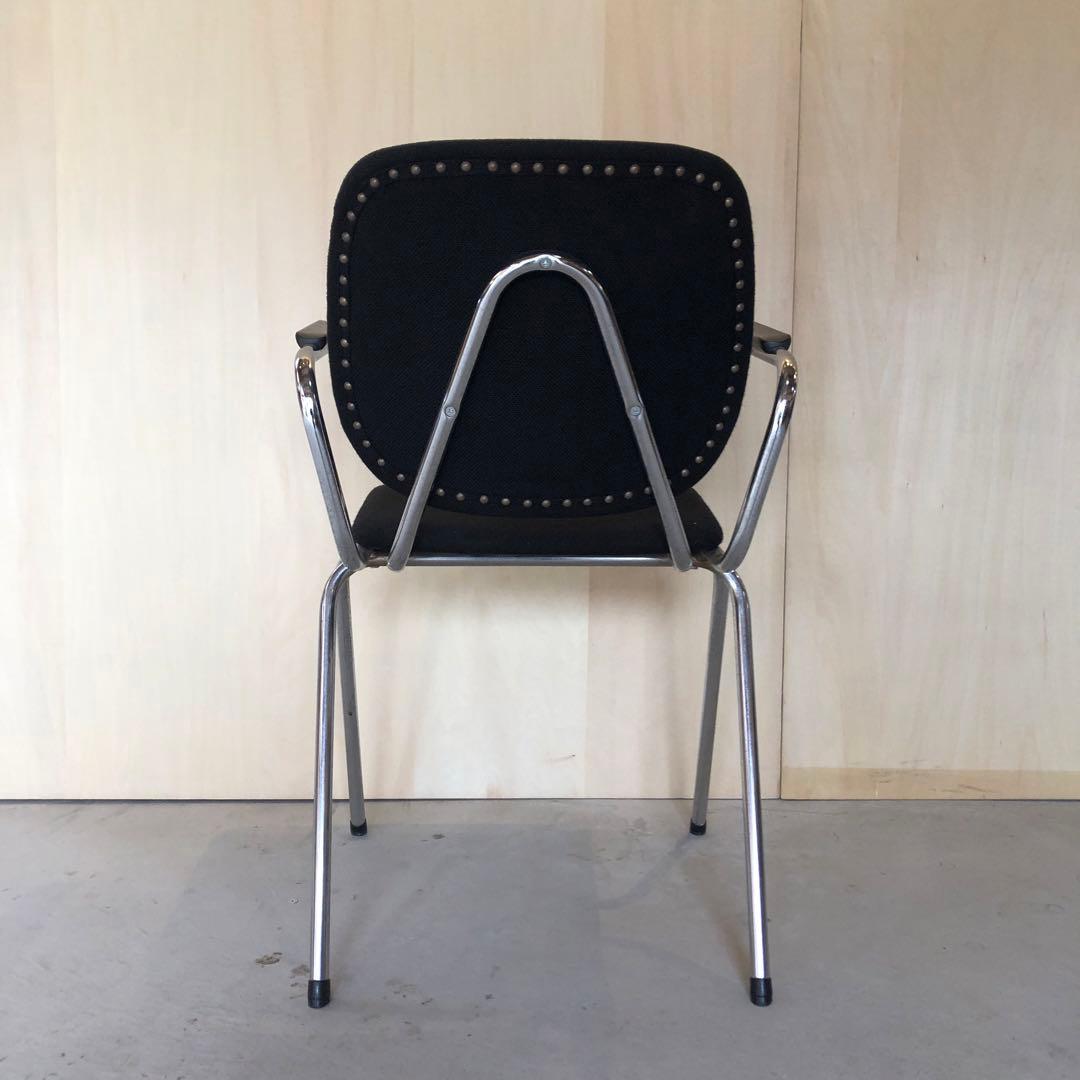 ベルギーのヴィンテージアームチェア