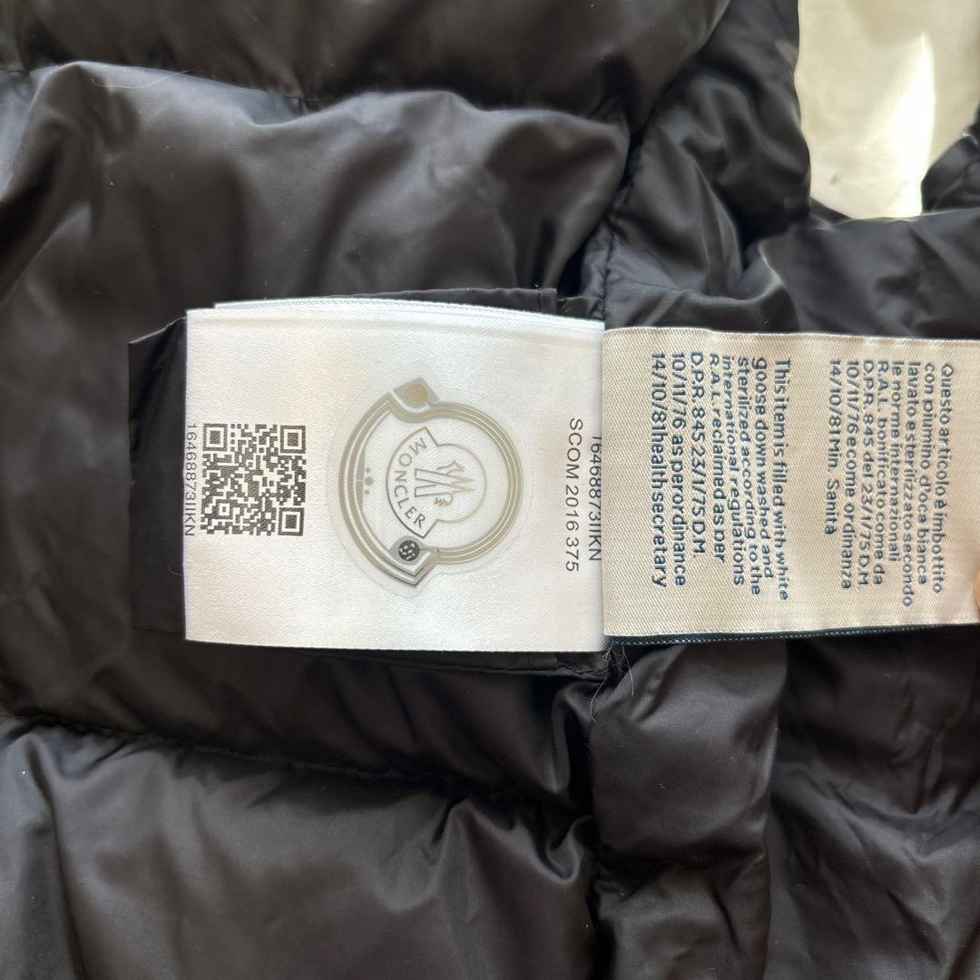 【美品】値下げ中！MONCLER ブラック ダウンベスト フード付き
