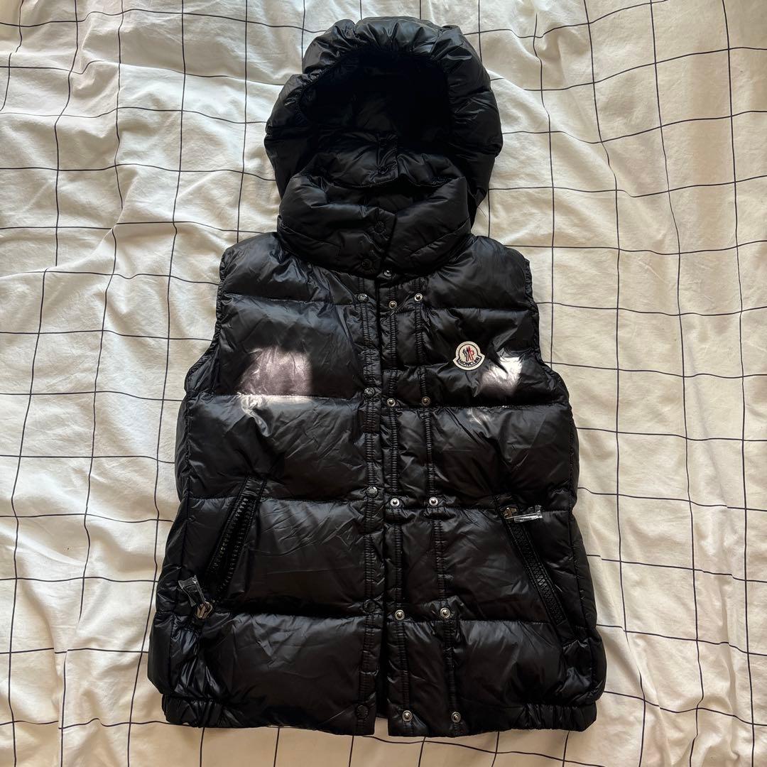 【美品】値下げ中！MONCLER ブラック ダウンベスト フード付き