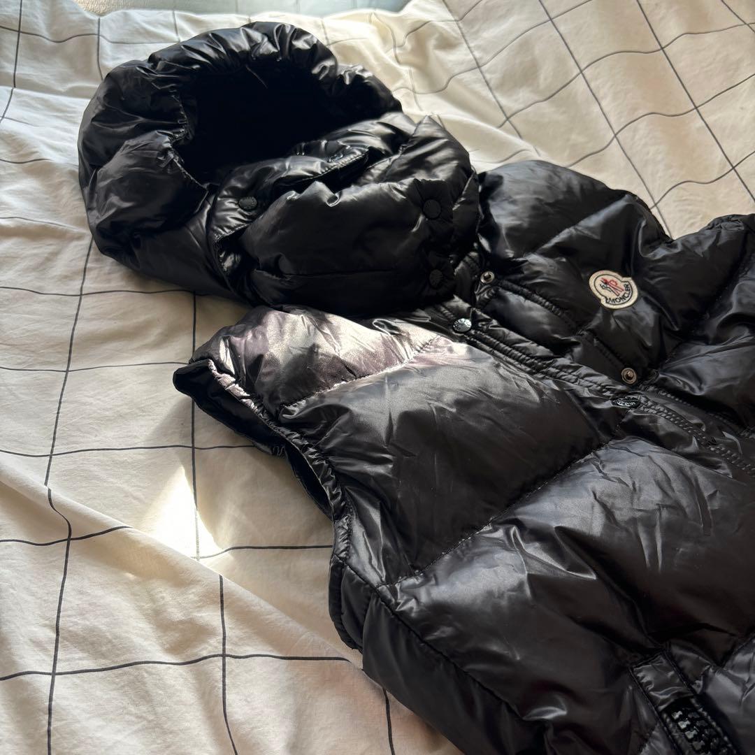 【美品】値下げ中！MONCLER ブラック ダウンベスト フード付き